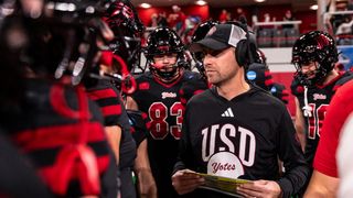 South Dakota promotes Matt Vitzthum to fill head coaching role (South Dakota)